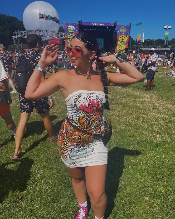 #festival #fashion #tiktok #aesthetic Y2k Festival Outfit, Y2k Coachella, Y2k Festival, Fashion Tiktok, Tiktok Aesthetic, Coachella Outfit, Festival Outfit, Festival Outfits, Festival Fashion