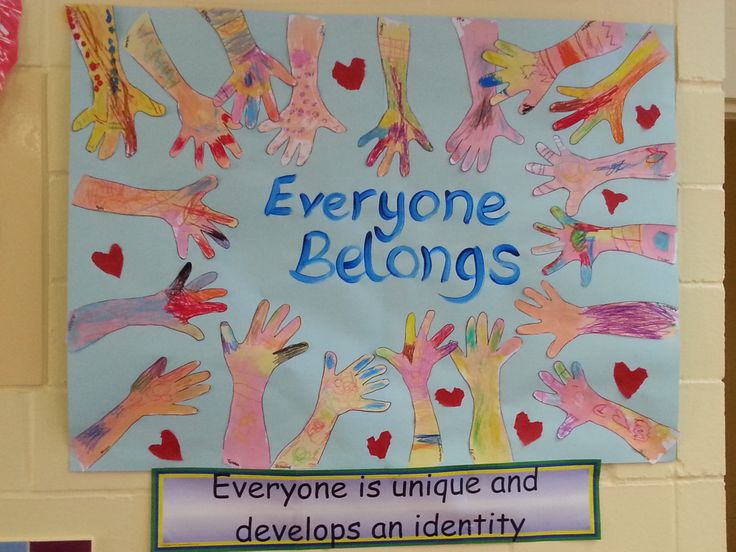 there is a sign that says everyone belongs and develops an identity