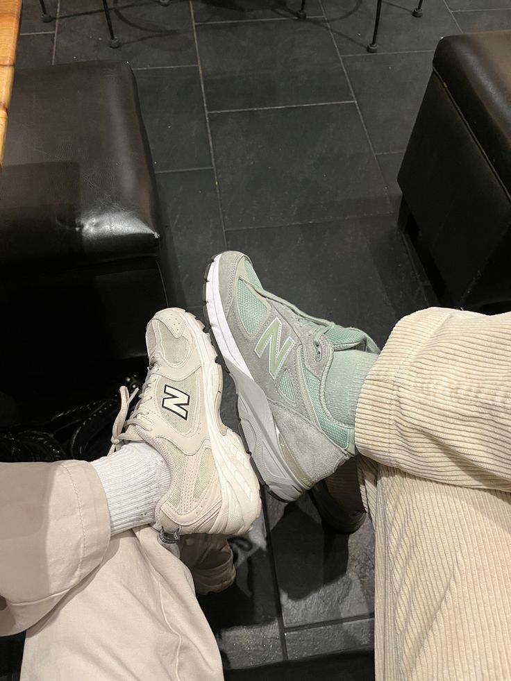 Couple Sneakers Aesthetic, Matching Shoes For Couples New Balance, New Balance Couple Shoes, Matching Shoes Pictures, Matching New Balance Couple, Couples Shoes Pictures, Matching Sneakers Couples, Couples Matching Shoes, Couple Shoes Pictures