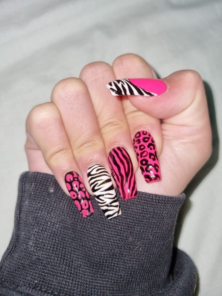 Mcbling Acrylic Nails, Long 2000s Nails, Pink Mcbling Nails, Y2k Nails No Charms, Alt Pink Nails, Emo Pink Nails, Scene Acrylic Nails, Alt Acrylic Nails Aesthetic, Scene Nails Acrylic