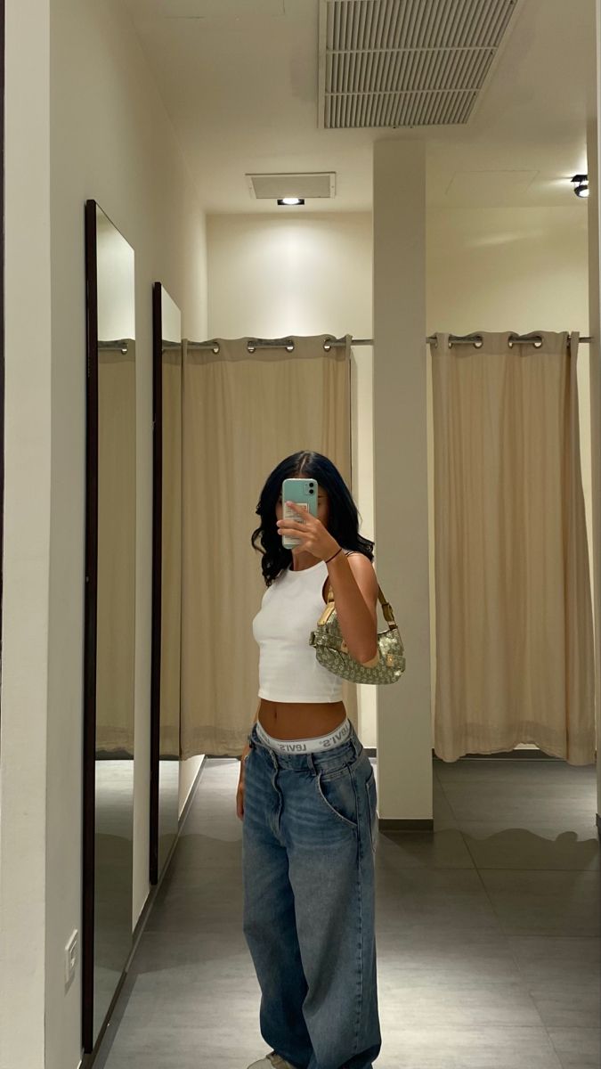 Drs Appointment Outfit Casual, Street Wear Concert Outfit, White Beater Outfit, Feminine Streetwear Aesthetic, Jeans Outfit Concert, Wife Beater Outfit Woman, La Aesthetic Outfits, California Aesthetic Outfit, House Party Outfit Casual