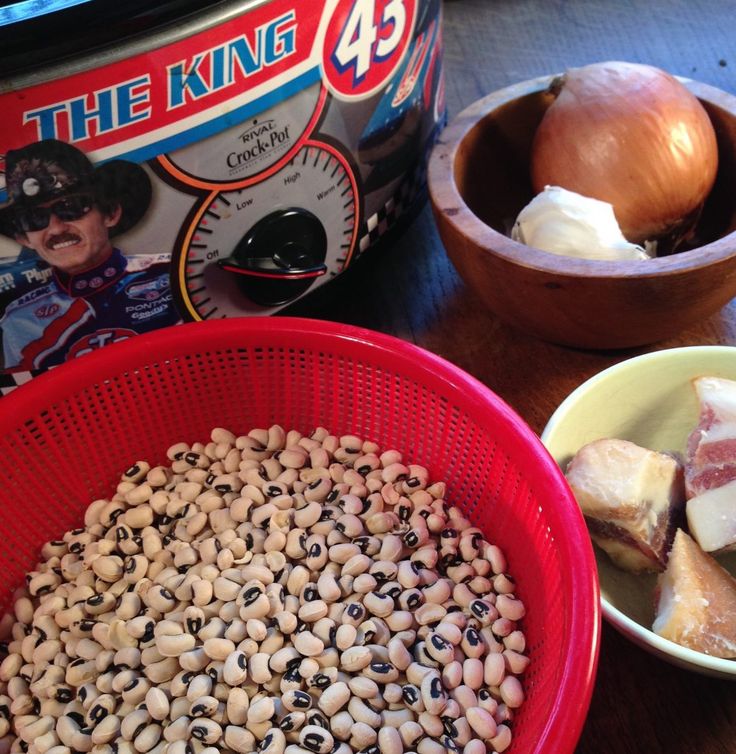 beans and other foods are in bowls on the table