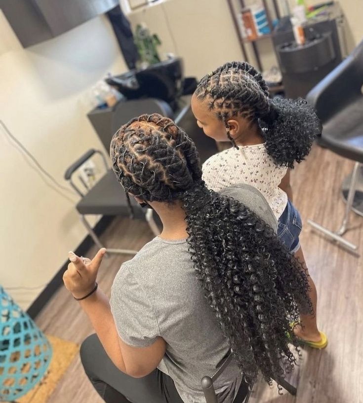 Very Straight Hair, Braid Hacks, Hairstyles Dreads, Hairstyles Locs, Spanish Hairstyles, Short Dreadlocks Styles, Dreads Styles For Women, Top Braid, Hairstyles Wavy