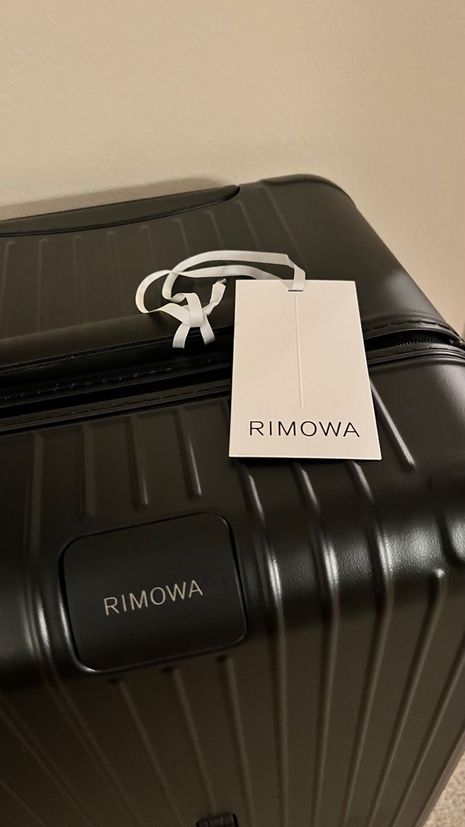 Black Luggage Aesthetic, Black Luggage, Rimowa Aesthetic, Black Suitcase Aesthetic, Rimowa Suitcase, Rimowa Suitcase Aesthetic, Rimowa Trunk, Black Rimowa, Rimowa Luggage Aesthetic