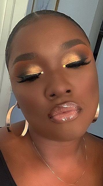 Trucco Glam, Gold Makeup Looks, Makeup For Black Skin, Brown Skin Makeup, Gold Eyeshadow, Gold Makeup, Black Makeup, Makeup Eye Looks, Trendy Makeup