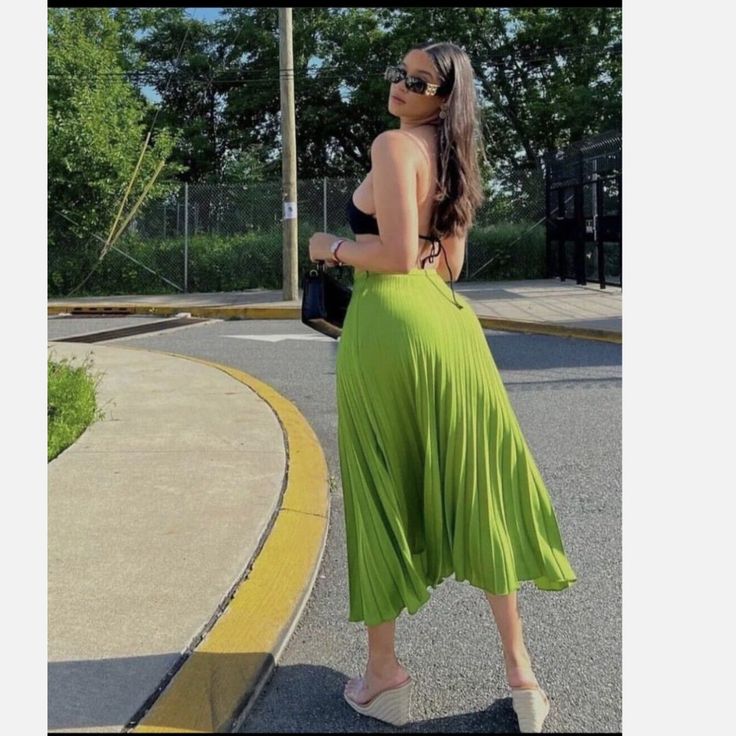 Thick And Smooth, Flowy Satin Effect Pleated Skirt With A Beautiful Sheen On Every Swish. Side Zipper Closure. S: Waist: 13.5" M: Waist: 14.5" Zara New, Zara Skirts, Green Skirt, Skirt Fashion, Pleated Skirt, Green Color, Side Zipper, Green Colors, Zara