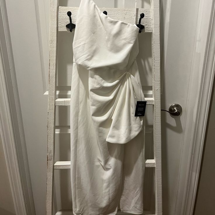 Nwt White Lulu’s Dress With Slit Wtoo Wedding Dress, Lulus White Dress, Leather Crop Top, Red Homecoming Dresses, Tommy Hilfiger Dress, Checkered Dress, Mauve Dress, Red Dress Maxi, Racerback Dress