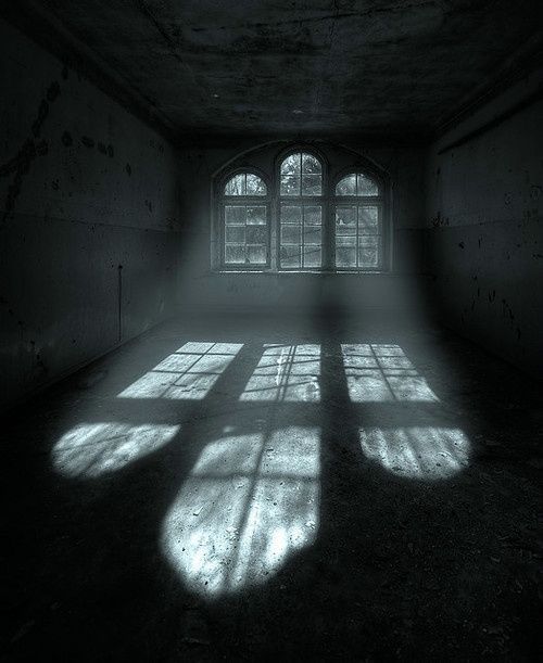 an empty room with several windows in it