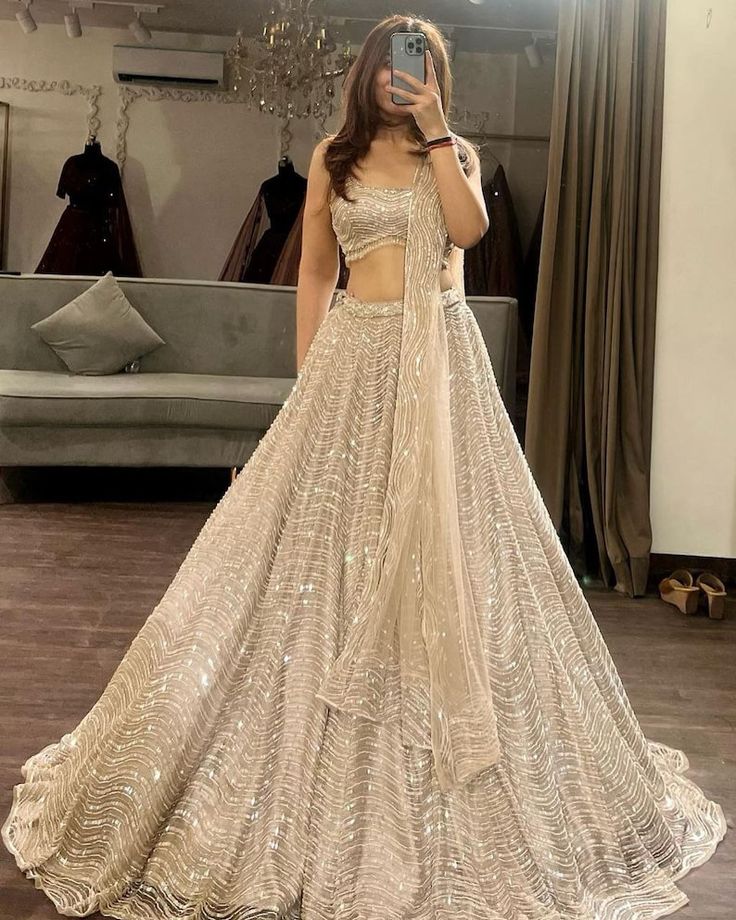 Indowestern Outfits, Lehenga Choli Designs, Gold Lehenga, Indian Bridesmaid Dresses, Bridesmaid Lehenga, Simple Lehenga, Sabyasachi Lehenga, Indian Outfits Lehenga, Wedding Lehenga Designs