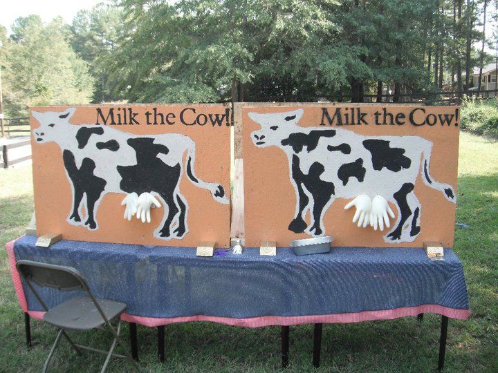 there are two signs with cows on them that say milk the cow and milk the cow