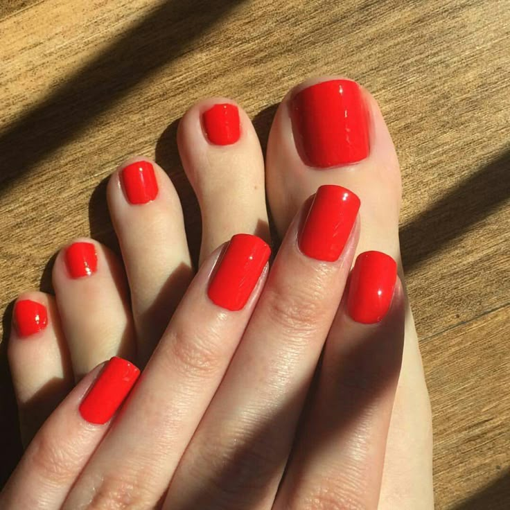 Classic Nail Polish, Red Gel Nails, Red Acrylic Nails, Short Nails Art, Red Nail Designs, Classic Nails, Super Nails, Red Nail, Trendy Nail Design