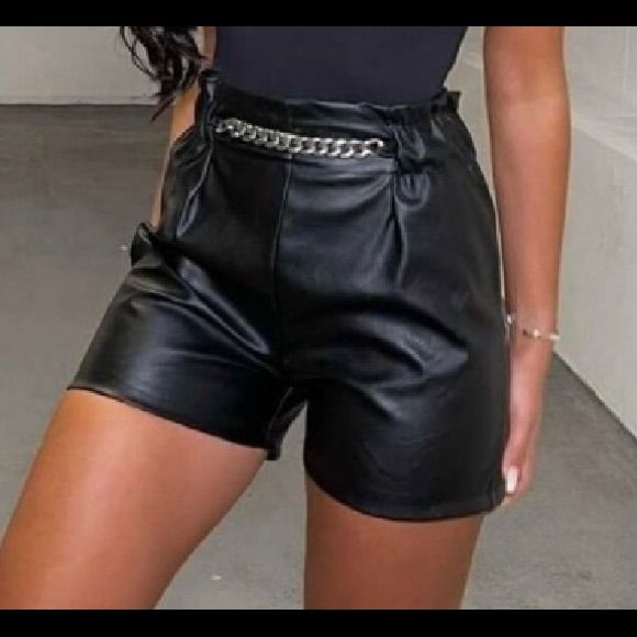 Black Leather Like Shorts With A Gold Chain Attached In The Front. Fits Super Cute! Edgy Black Shorts For Party, Edgy Black Shorts For Going Out, Elegant Black Shorts For Going Out, Elegant Black Shorts For Date Night, Army Green Shorts, Mom Denim, Black High Waisted Shorts, Flowy Shorts, Black High Waist