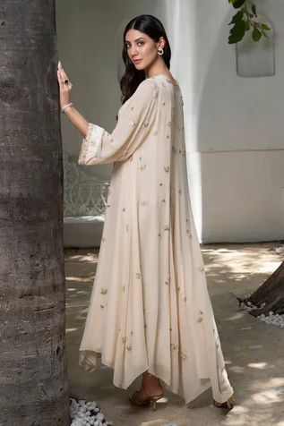 Shop for Label Ruhbab Off White Kalidar Silk Georgette Kaftan for Women Online at Aza Fashions Georgette Kaftan, Kaftan For Women, Embroidered Motifs, Pattern Embroidery, Abayas Fashion, Fabric Silk, White Silk, Silk Thread, Embroidery Thread