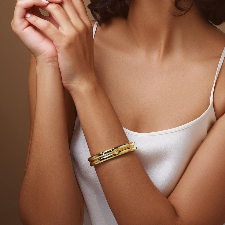 Crafted to captivate, the Bombé Double Bangle with its ethereal floating diamond showcases exquisite craftsmanship and modern elegance. This statement piece resonates with sophistication and style, making it a perfect accessory for those seeking unique and timeless beauty. Product Details: 100% recycled 18k gold Carbon capture diamonds: 0.45 carat total weight Inner Dimensions: Small (6"), Medium (6.5"), Large (7") B Corp-certified Style Number: B9006 To customize this design, please email us: c Carbon Capture, Recycled Metal, Beauty Product, Modern Elegance, 18k Rose Gold, Custom Items, Bangle Bracelet, Timeless Beauty, Lab Grown Diamonds