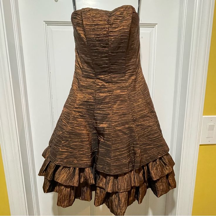 New With Tags No Rips, Tears, Or Stains. Size 7/8 (Marked As Juniors On Sales Tag) Iridescent Brown With Hints Of Black Undertone (Like A Copper) Strapless Back Zipper Inner Lining With Tulle Corset Top With Inner Boning Crinkled Dress 3-Poofy Layers At The Bottom Hanger Ribbons Intact *Please Note The Colors In The Photos May Differ Slightly From The Items True Color** Smoke-Free And Pet Friendly Home. Please Refer To Pictures For Approximate Measurements While Item Is Lying Flat. Please Review Formal Fitted Brown Mini Dress, Formal Brown Fitted Mini Dress, Brown Knee-length Dress For Formal Occasions, Brown Mini Length Dress For Formal Occasions, Formal Brown Mini Length Dress, Brown Mini Length Formal Dress, Brown Knee-length Cocktail Mini Dress, Brown A-line Lined Dress, Brown A-line Cocktail Dress