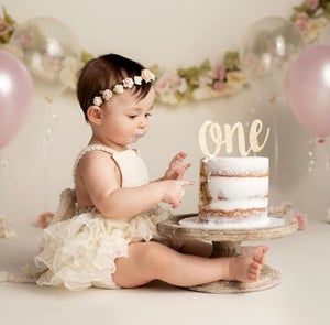 Cake Photoshoot, Bohemian Princess, Baby Birthday Photoshoot, 1st Birthday Girl Decorations, 1st Birthday Party For Girls, Idee Babyshower, Baby Cake Smash, Smash Cake Girl, 1st Birthday Pictures