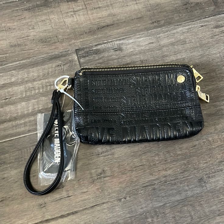 Brand New Steve Madden Wristlet In Black And Gold. Light Weight With Two Compartments. Steve Madden Wallet, Brown Clutch, Velvet Clutch, Black Wristlet, Steve Madden Bags, Silver Logo, Gold Light, Bag Set, Phone Bag