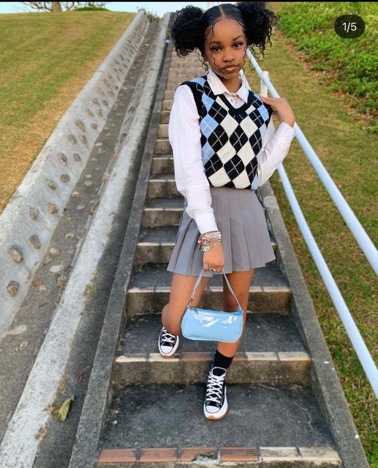 Skirt School Outfits Uniform, Preppy Uniform Outfits, School Uniform Style Tennis Skirt For Spring, Cute Uniform Outfits For School Skirt, Spring School Uniform Style Short Tennis Skirt, Black Girls Back To School Outfits Uniform, Cute Graduation Outfits, Converse Fits, Clothes Wardrobe