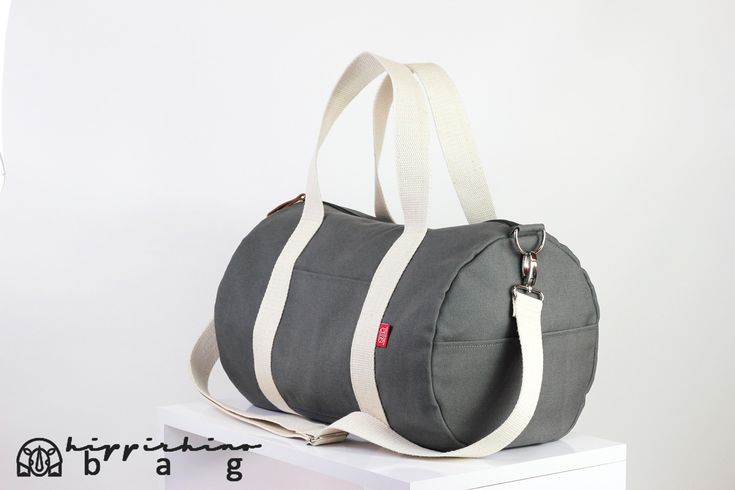 $37 Gray duffel bag, sport use bag, handle and long strap, washable, gym yoga bag zipper closure unisex circle sport bag, fully lined Teacher Bags, Barrel Bag, College Bags, Yoga Bag, Duffel Bags, Gym Yoga, Gorgeous Bags, Personalize Bag, Bag Handle