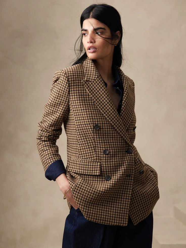 Modern Wool Blazer | Banana Republic Boy Silhouette, Houndstooth Blazer, Banana Republic Women, Feminine Design, Blazer Outfits, Tweed Blazer, Italian Fabric, Wool Blazer, Fall Trends