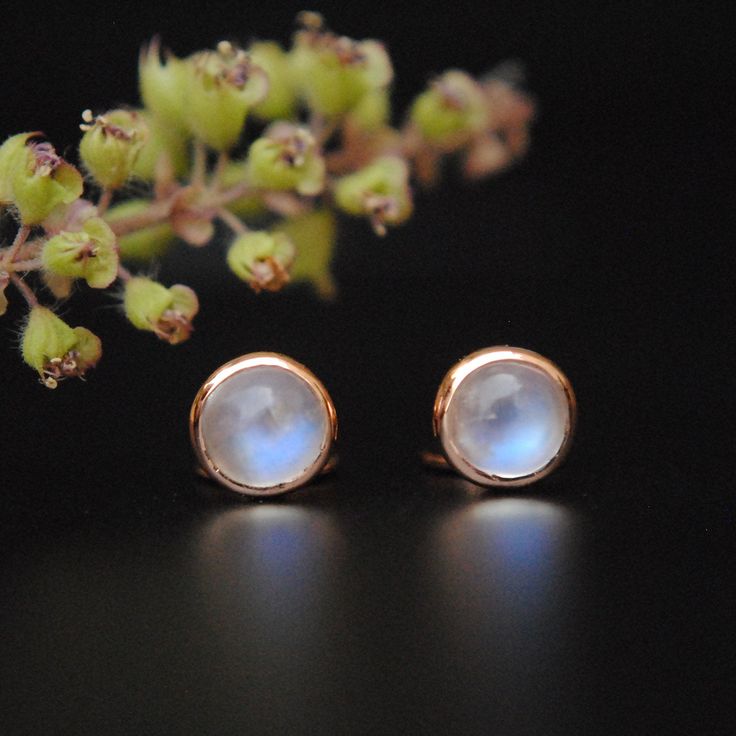 Mesmerizing 5mm round cabochon cut natural rainbow moonstone, like drops of heaven, set in a solid 14k rose gold bezel setting, these studs are you wedding must-have's. They also make for a perfect gifting pair for little girls to women alike. Moonstone Earrings - 5mm Round Cabochon - Rainbow Moonstone - Wedding Stud - June Birthstone - Lobe Screwback - Something Blue * Stone : Natural Rainbow Moonstone * Dimension : 5 mm * Gold - 2 gms 14k, Solid Rose gold * Type : Screwback/Pushback (14K Solid Round Moonstone Cabochon Earrings, Vintage Gold Earrings, Wedding Studs, Vintage Earring, Earring Handmade, Victorian Vintage, June Birthstone Jewelry, Earring Gold, Moonstone Earrings