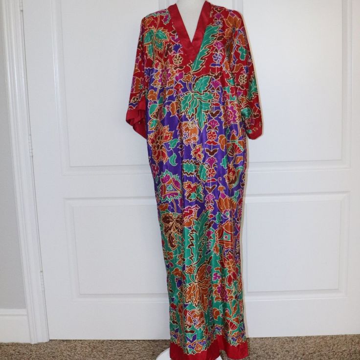 Vintage Oscar De La Renta For Swirl Red Floral Mumu Size Small? Size Tag Was Cut Out Measurements Are: Armpit To Armpit 25", Length 54" In Excellent Condition I Only Note One Faint Mark As Pictured Festive Silk Dress With Vibrant Print, Red Fitted Floor-length Kaftan, Festive Red Printed Dress, Red Silk Dress With Printed Details, Red V-neck Kaftan With Vibrant Print, Red Silk Dresses With Printed Details, Red Printed Silk Dresses, Silk Red Printed Dress, Elegant Red Floral Print Kaftan