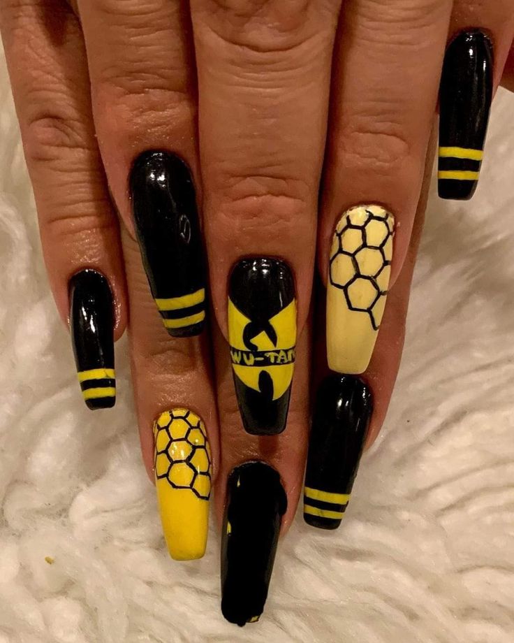 Wu Tang Nails, Black And Yellow Nails Design, Toxic Nails Design, Yellow And Black Nails Design, Black And Yellow Nails, Yellow Nails Design, Nails 2020, Diy Acrylic Nails, Punk Nails