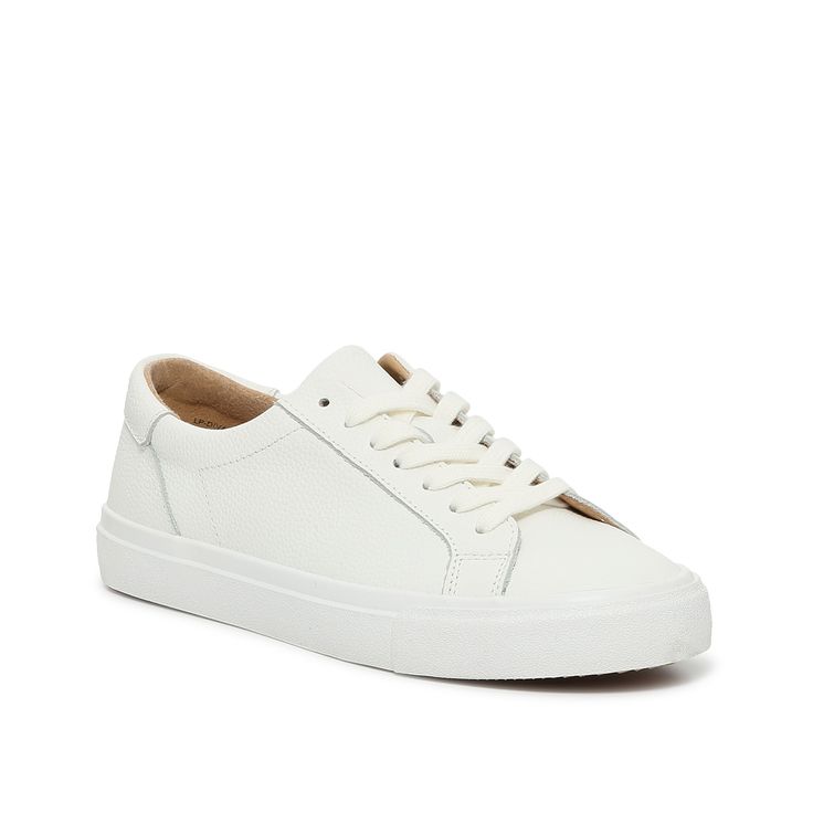 Lucky Brand-Divahna Sneaker - Women's Classic and casual, the Divahna sneakers from Lucky Brand are a staple. These kicks are crafted with a quality leather material, feature a timeless silhouette, and are complete with intricate stitching so you can look stylish, sleek, and sophisticated. Womens White Sneakers, White Leather Tennis Shoes, Professional Sneakers, Trending Handbags, White Tennis Shoes, White Leather Sneakers, White Sneakers Women, Look Stylish, Sneaker Brands