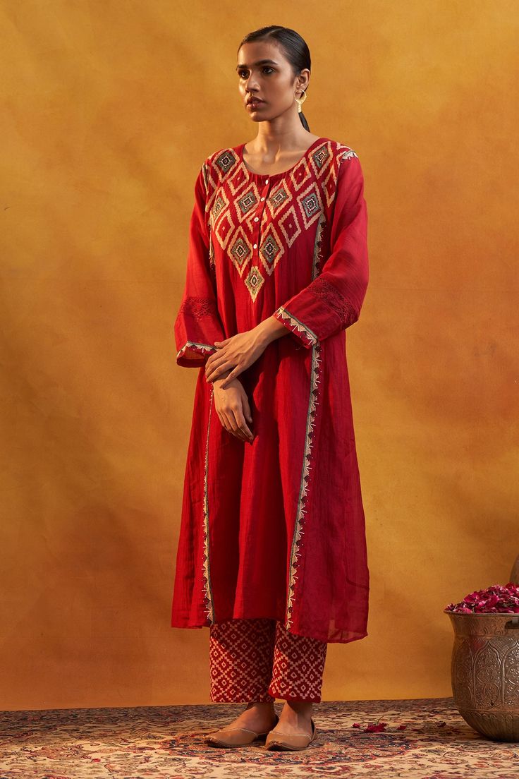 Red chanderi gusset style kurta with resham hand embroidery and hand block prints. Comes with printed pant.
Component: 2
Pattern: Hand Block Prints, Embroidered
Type Of Work: Geometric Patterns
Neckline: U-Neck
Sleeve Type: Three Quarter
Fabric: Kurta: Chanderi, Pant: Cotton Flex
Color: Red
Other Details: 
Front button placket
Occasion: Mehendi and Haldi - Aza Fashions Red Kurta, Fashion App, U Neck, Agra, Pant Set, Geometric Patterns, Set For Women, Aza Fashion, Button Placket