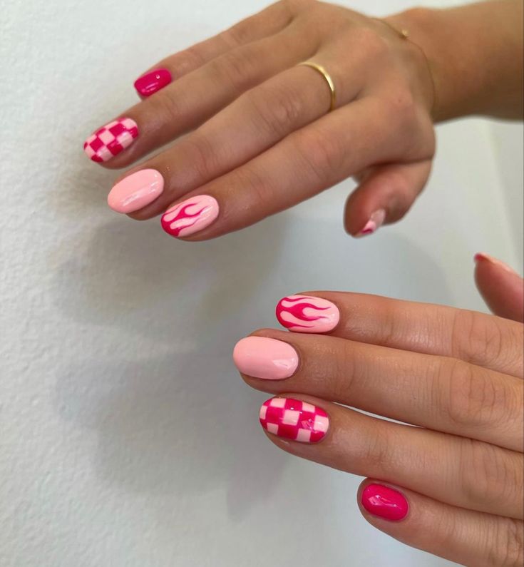 Summer Rounded Nails, Bright Checkered Nails, Short Almond Nail Inspiration, Short Nails Inspiration Spring, Short Checkered Nails, Nail Checkered, Softball Nail Designs, Funky Pink Nails, Pink Fire Nails