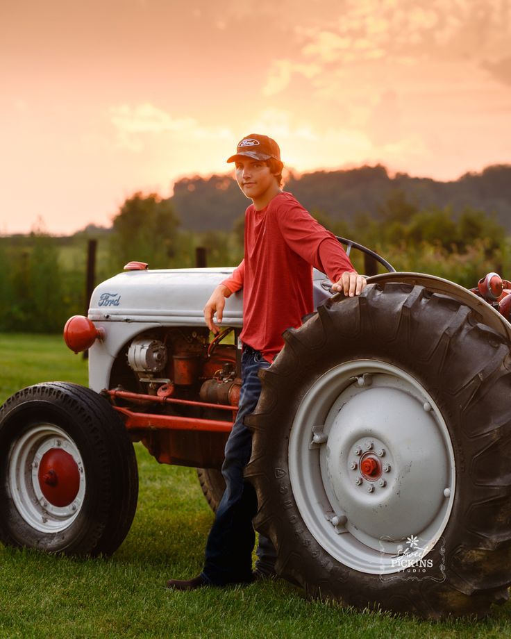 Peru Indiana Senior photography with North Miami High School senior guy with Ford tractor Senior Tractor Pictures, Senior Picture Tractor, Senior Pictures On The Farm, Patriotic Senior Pictures Guy, Farmer Senior Pictures, Senior Pictures With Tractors, Tractor Photo Shoot, Tractor Senior Pictures, Rustic Wood Fence