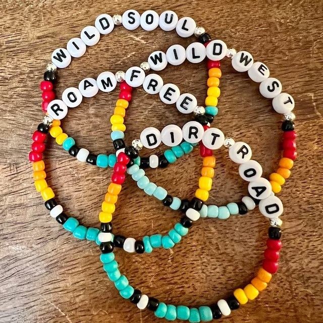 Western Beaded Bracelets, Western Jewelry Ideas, Heishi Bracelet Ideas, Bracelet Diy Ideas, Clay Bracelet Ideas, Cowgirl Bracelets, Clay Bead Ideas, Cowgirl Vibes, Western Bracelets