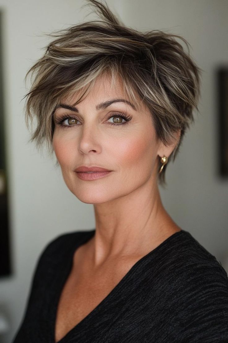 40 Chic Short Hairstyles for Older Women Short Dark Hairstyles, Platinum Blonde Bob, Short Hairstyles For Older Women, Messy Layers, Timeless Hairstyles, Platinum Blonde Bobs, Hair Cuts 2017, Hairstyles For Older Women, Black Curls