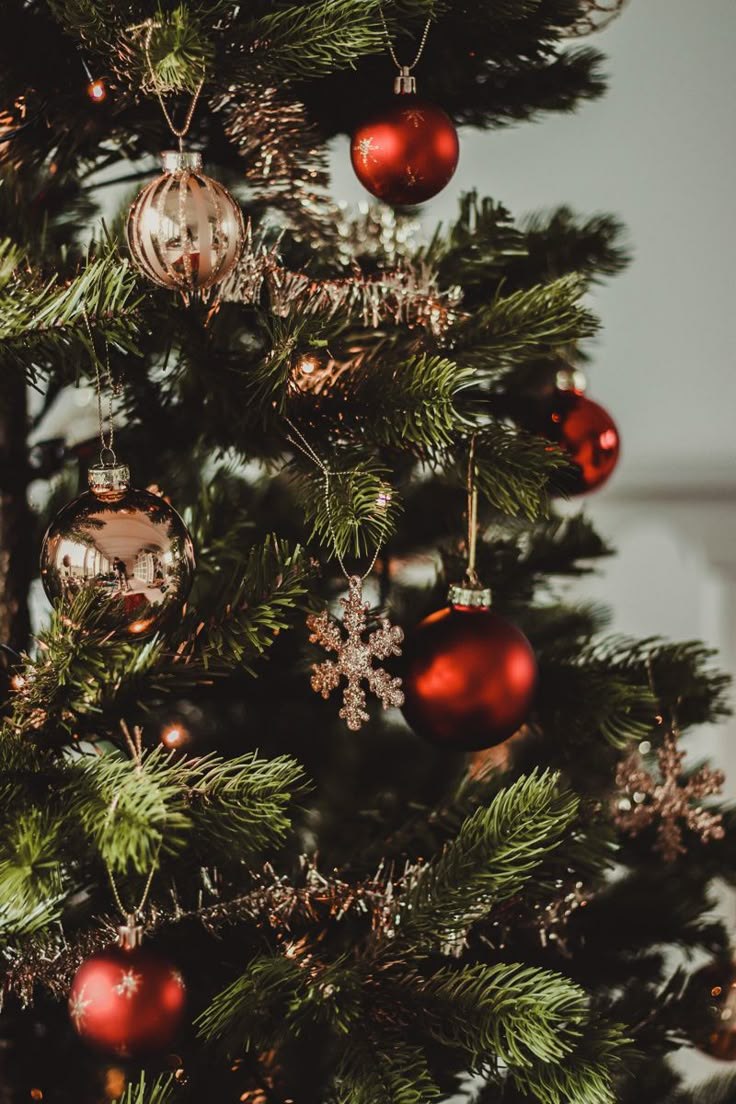 a christmas tree with red and gold ornaments