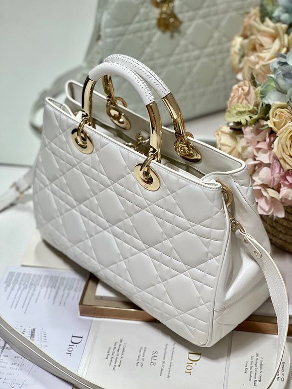 BAB - DIR Bags - 355 A+ Excellent Quality; Contact us if you've any questions in your mind. Stylish Handbags, Evening Clutch Bag, Luxe Fashion, New Handbags, Grade 1, New Bag, Dior Bag, Exclusive Designs, Evening Bags