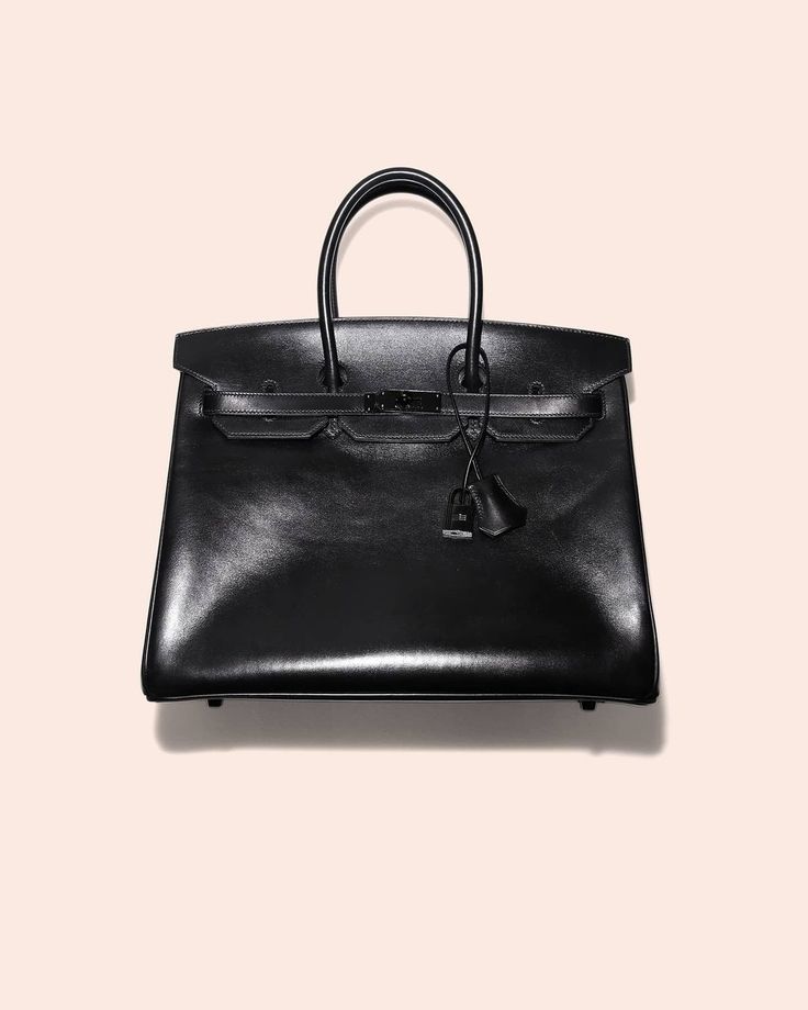 Madison Avenue Couture on Instagram: “Exquisite minimalism -- you can't go wrong with Hermès classic black bags 🖤 . . . . #hermes #hermesbag #hermesbags #hermesbirkin…” Madison Avenue, Hermes Bags, Givency Antigona Bag, Hermes Bag, Black Bag, Hermes Birkin, Classic Black, Top Handle Bag, Couture