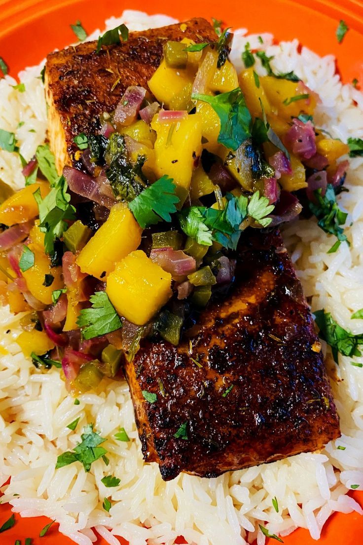 salmon over rice with relish Mango Relish, Salmon With Mango, Jerk Salmon, Salmon Soy Sauce, Chicago Summer, Yummy Seafood, Salmon And Rice, Friends Food, Night Food