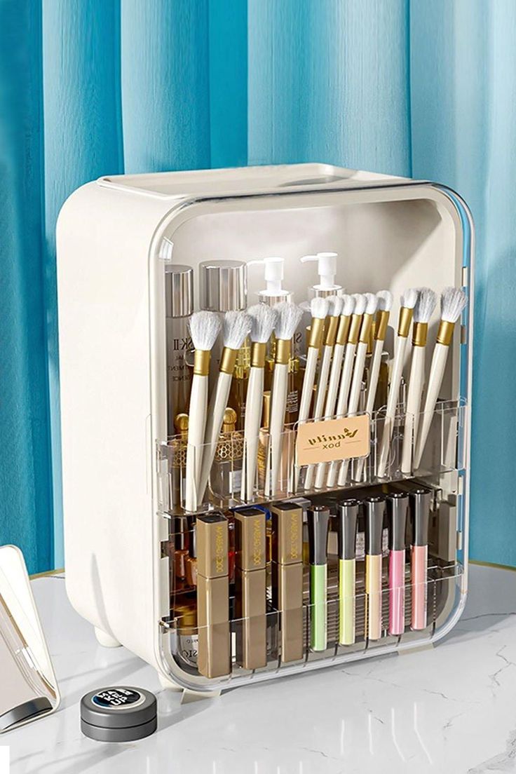 Here comes a good helper with your makeup organization and arrangement. Designed with 3 space, your tall bottles, makeup brushes can fit in perfectly. Rest assured that 70% of your tabletop space can be saved. It adopts thickened plastic and acrylic, so it’s scratch-resistant, your items will stay well-protected in it. Settle it on your desktop, both as an organizer and a modern decorative piece. Skincare Display, Makeup Organizer With Mirror, Skincare Storage, Penyimpanan Makeup, Clear Makeup Organizer, Makeup Storage Box, Makeup Brush Storage, Cosmetic Display, Skincare Organization