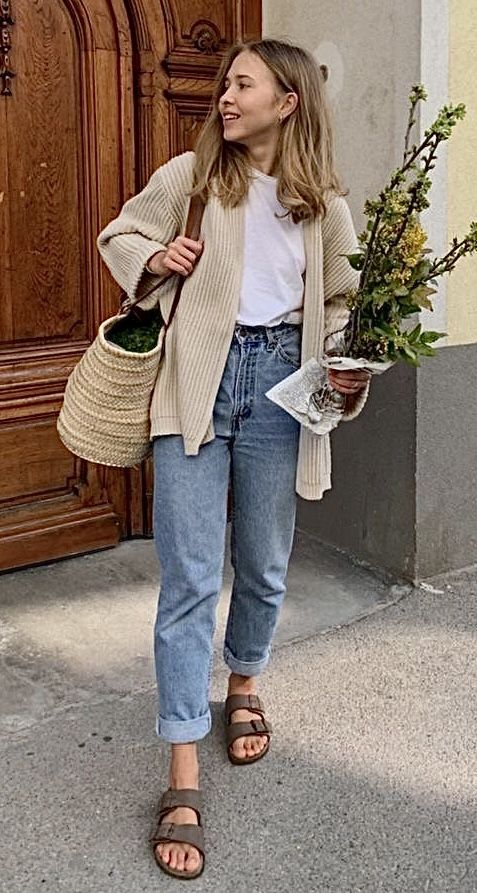 Australian Casual Outfit, Modest Mom Outfits Casual, Minimalist Mom Outfits, California Aesthetic Fashion, Bcba Outfits, Natural Casual Style, Preppy Boho Aesthetic, Crunchy Mom Outfits, Millenial Outfit Updates