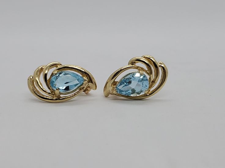 You are viewing a beautiful 14k solid gold topaz earrings. Pierced styleback. The total weight of the earrings approx.3.08 grams. Each earrings measures approx.17mm x 1mm wide. Marked 14k at the back. The earrings is in good condition. Formal Yellow Gold Topaz Earrings, Modern Blue Topaz Earrings For Gift, Formal Topaz Earrings, Blue Topaz Fine Jewelry Earrings For Formal Occasions, Yellow Gold Earrings With Blue Topaz Gemstone, Yellow Gold Topaz Earrings For Anniversary, 14k Gold Birthstone Earrings For Formal Events, Fine Jewelry Birthstone Earrings For Formal Occasions, Modern Blue 14k Gold Earrings