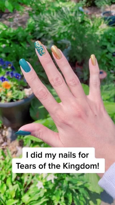 Zelda Totk Nails, Zelda Nails Art, Breath Of The Wild Nails, Link Outfits Tears Of The Kingdom, Tears Of The Kingdom Nails, Tears Of The Kingdom Tips, Link Cosplay Tears Of The Kingdom, Legend Of Zelda Nail Art, Legend Of Zelda Nails