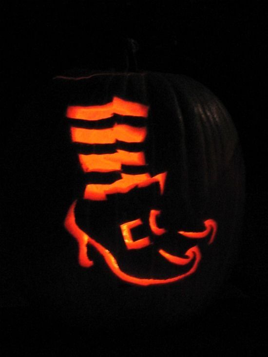 a carved pumpkin with the letter e on it