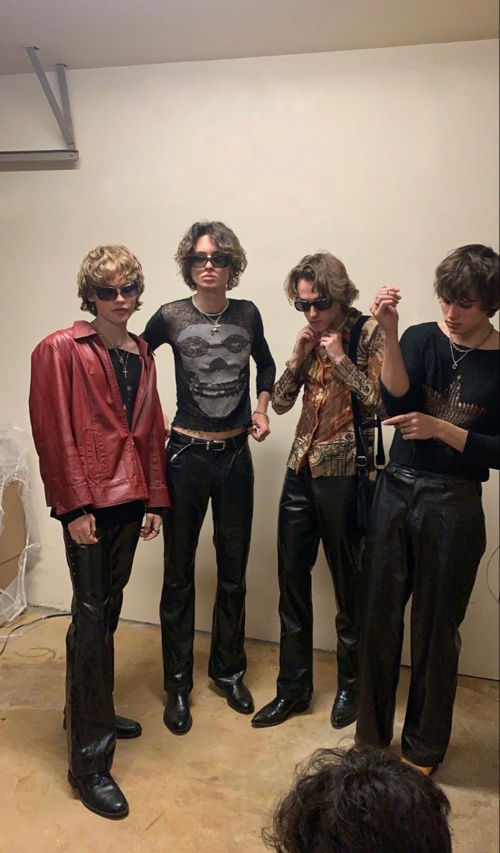 Emo Night Outfit Men, Indie Sleaze Mens Fashion, London Grunge Aesthetic, Going Out Outfit Men, Berghain Outfit Man, Glam Rock Style Men, Berghain Style, Rockstar Streetwear, Berghain Outfit