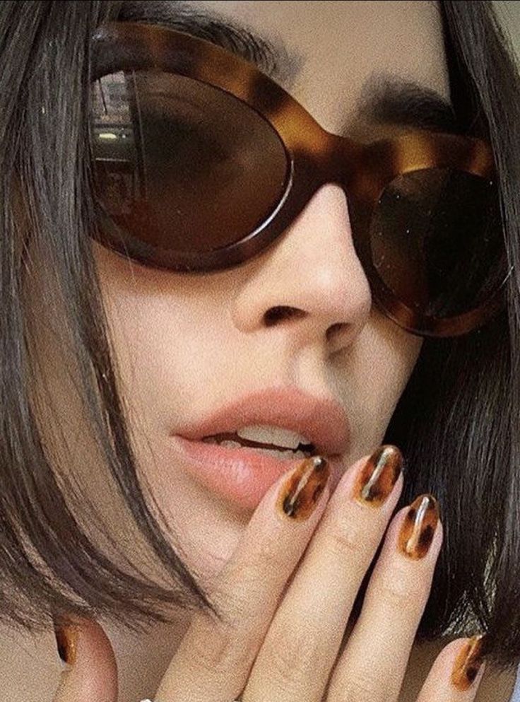 Tortoise Shell Print, Shell Sunglasses, Orange Color Palettes, Shell Print, Different Aesthetics, Animal Print Fashion, Tortoise Shell Sunglasses, Fashion Inspiration Design, Pretty Style