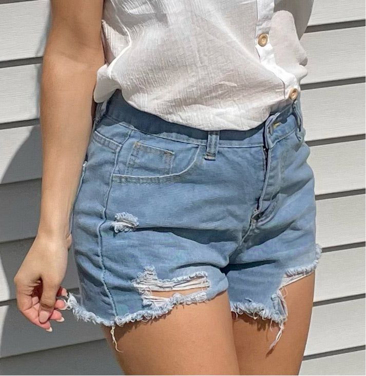 These distressed jean shorts are the only pair you will need. They are OH SO SOFT, and have the perfect shape. A great hybrid from mom fit to boyfriend fit! Material: Cotton 65%, Polyester 35% Size up: Runs small (1 size up) Stylish Jeans, Wardrobe Tips, Outfits Chic, Nice Style, Distressed Jean Shorts, Tried And True, Chic Fashion, Boyfriend Fit, Distressed Jeans