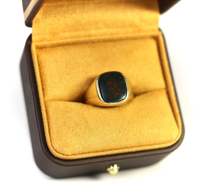 What a unique signet ring, with a natural Heliotrope Gemstone or as most call it a Bloodstone Ring. Known for its healing properties as well as bringing respect and luck.  - Size: 9 unisex  - 10K Yellow Gold  - Bezel Setting  - With noticeable red markings.  - Weight: 7.83 grams  - Circa: 1950's  - Condition- Shows some wear but will be polished, the gemstone is more of a matte finish like most bloodstone gemstones.  - For more info please DM! Timeless Emerald Ring Gift With Polished Finish, Timeless Rectangular Emerald Ring As Gift, 14k Gold Gemstone Signet Ring Collectible, Collectible 14k Gold Signet Ring With Gemstone, Luxury Polished Opal Ring For Gift, Yellow Gold Gemstone Signet Ring For Collectors, Untreated Luxury Rings For Formal Occasions, Heirloom Opal Ring With Polished Finish Gift, Luxury Untreated Rings For Formal Occasions