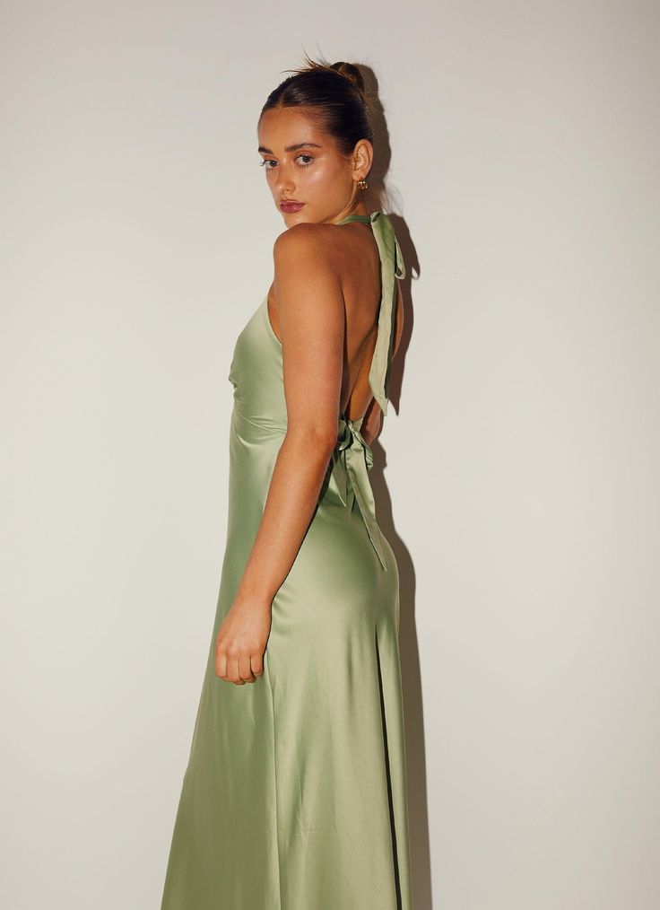 Sage Green Dress Formal, Satin Dress Outfit Classy, Halter Neck Satin Dress, Hen Party Dress, Hen Party Outfits, Bridesmaid Ideas, Dress Halter, Silky Dress, Satin Maxi