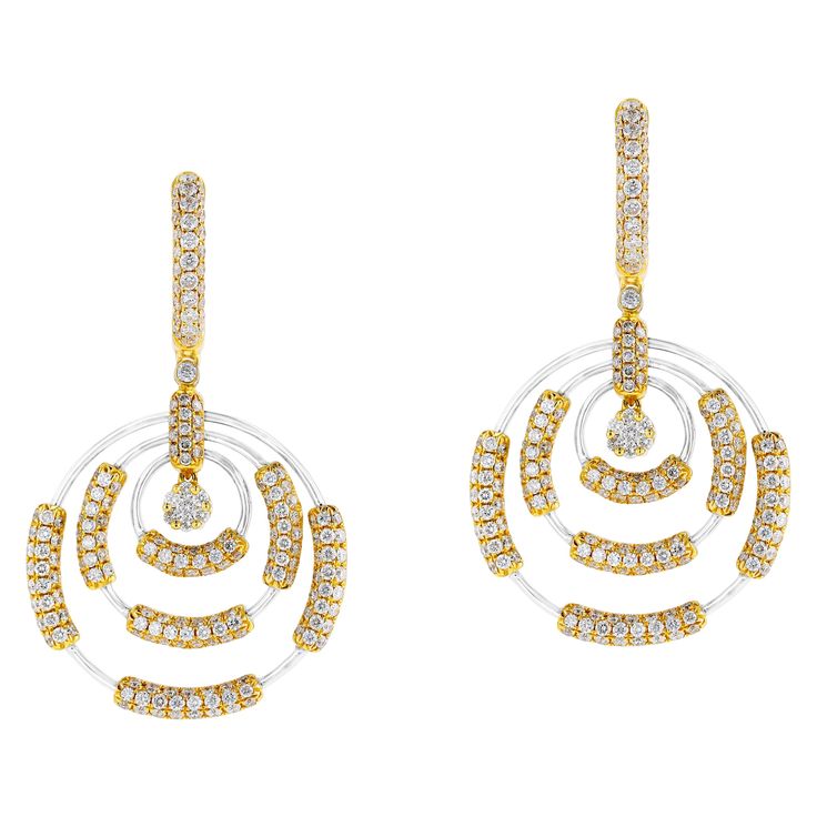 These timeless gold earrings from Amwaj Jewelry feature two round diamonds weighing 3.7 carats which form the centrepiece of the classically elegant 18 karat white gold earrings, framed by a radiant halo of yellow gold and small round white diamonds. Diamonds (Total Carat Weight: 3.7 ct) Diamond clarity: VS SI / HI Color 18 Karat White Gold Radiant Halo, White Gold Earrings, Diamond Clarity, Diamond White, Clip On Earrings, Washer Necklace, Round Diamonds, Gold Earrings, Halo