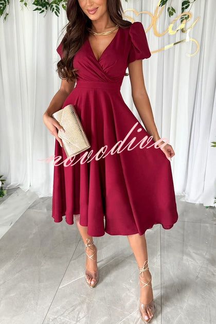 Fuschia Dress Outfit, Summer Long Dresses, Book Romance, Fuschia Dress, Burgundy Midi Dress, Red Outfits, Puff Sleeve Midi Dress, My Christmas List, Fitted Midi Dress