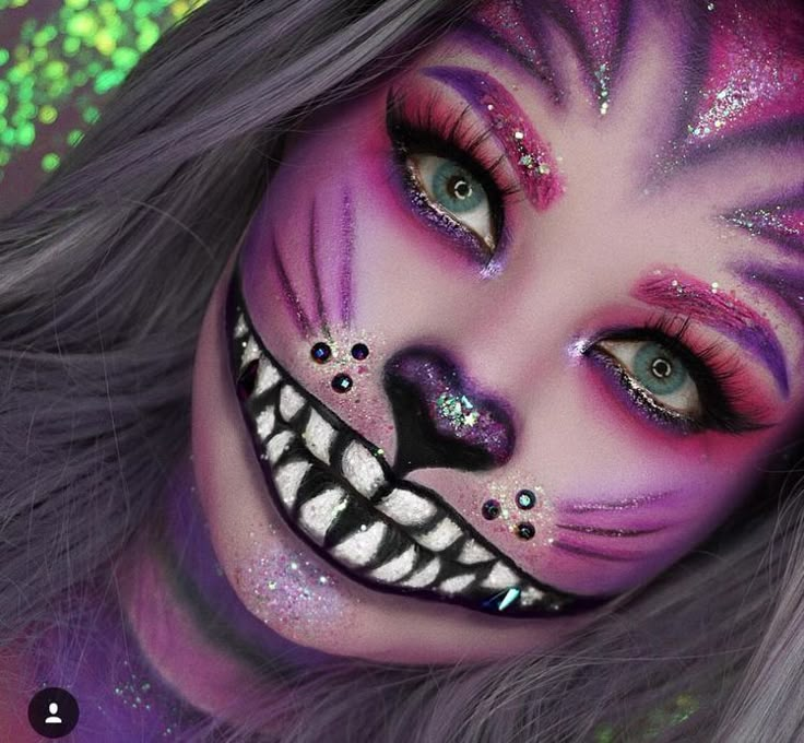 Diy Cheshire Cat Makeup, Halloween Costumes Purple Hair, Diy Cheshire Cat Costume, Cheshire Cat Makeup, Cat Halloween Makeup, Cheshire Cat Costume, Makeup Clown, Halloween Make-up Looks, Cat Makeup Halloween